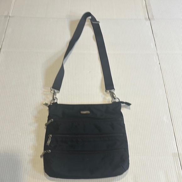 Baggallini Handbags - Baggallini Black Crossbody Bag w 4 front zippers back pocket adjustable strap